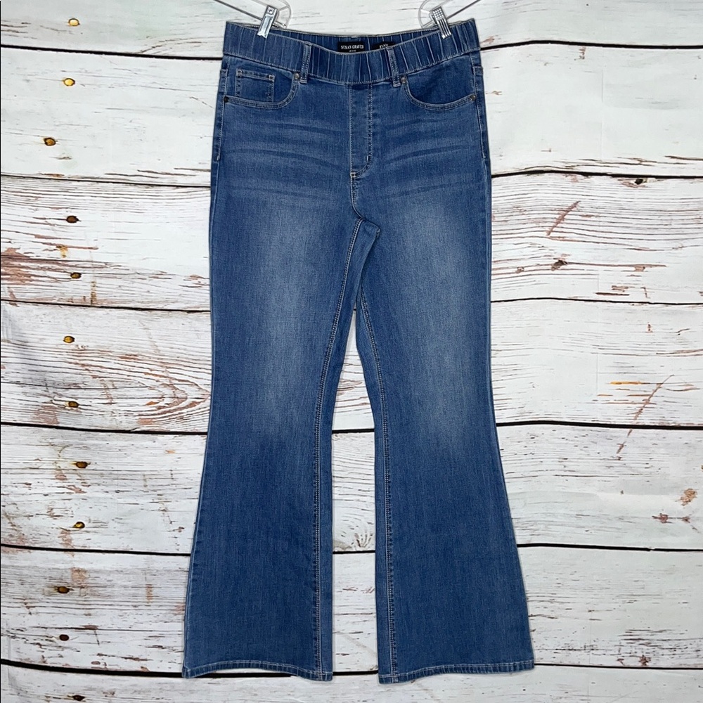 Susan Graver NWT Size 14 Blue Denim Regular Stretch Pull On Flare Jeans